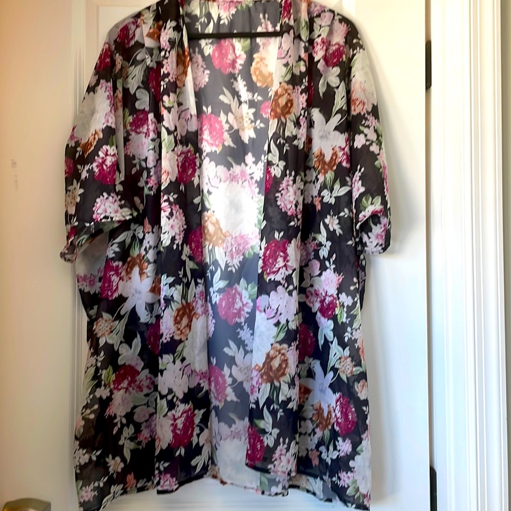 Beautiful cover up/jacket size M